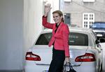 Travl. Her ses Helle Thorning-Schmidt (S) ved Amalienborg, da hun dagen efter valget blev udnævnt til kongelig undersøger. De næste dage vil byde på et par ekstra besøg hos Dronning Margrethe. 