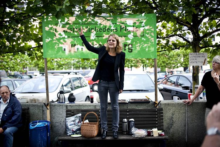 Johanne Schmidt-Nielsen tiltrækker sig ikke kun opmærksomhed i Danmark. Britiske Observer bringer i dag et portræt af Enhedslistens leder. 