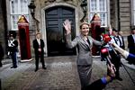 Statsminister. Efter et besøg hos dronningen er Helle Thorning-Schmidt nu officielt Danmarks nye statsminister. Nu venter årets åbningstale. 
