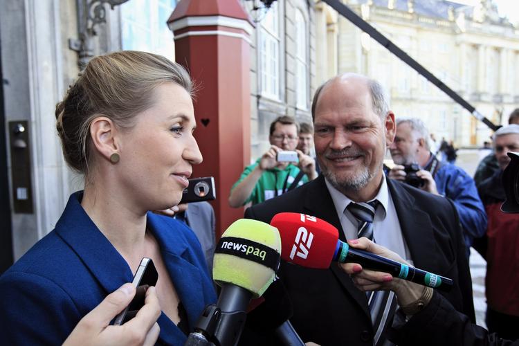 nyudnævnte. Både Mette Frederiksen og Carsten Hansen, begge socialdemokrater, skal være ministre i Helle Thorning-Schmidts (S) regering. 