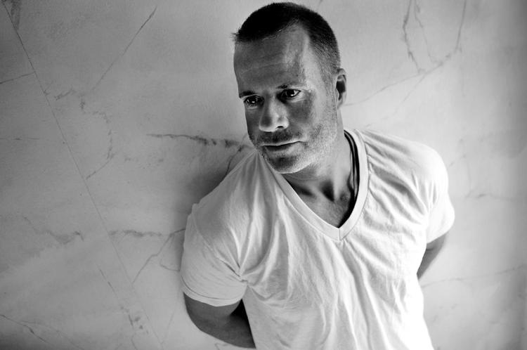 Ramasjang. Den tidligere jægersoldat Thomas Rathsack har skrevet sin første roman. 