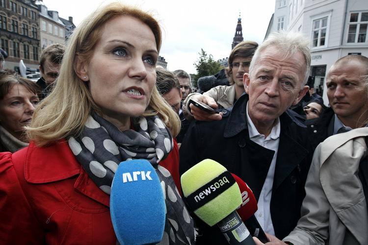 Tilbageslag. Midt i glæden over at blive Danmarks kommende statsminister, må Helle Thornings-Schmidt (S) konstatere, at hun får et markant ringere valg end ved forrige valg. 