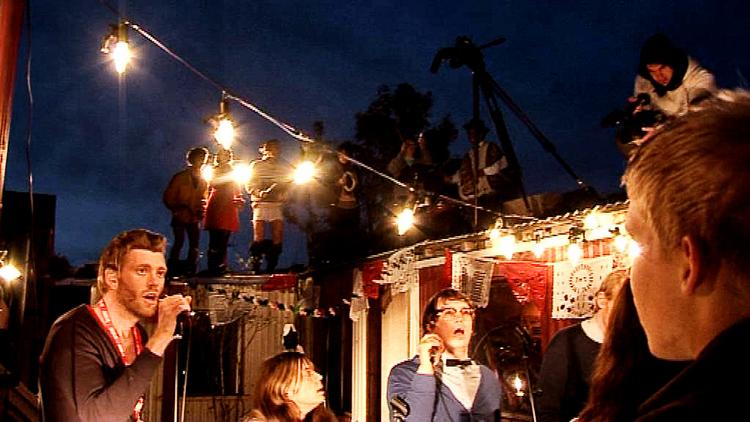Baghave. I 'Backyard' er der ingen dyre makeupartister eller celebre lysfolk. 
