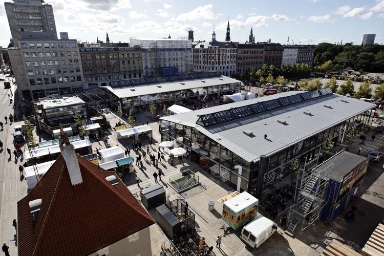 Kunder. Kvarteret omkring Israels Plads, hvor Torvehallerne åbnede for en måned siden, har nydt godt af de to nye i klassen. 