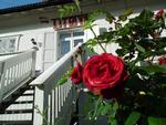 UTØYA. Receptionen ved færgelejet på øen, hvor Anders Behring Breivik myrdede deltagere i en sommerlejr for Arbejderpartiets ungdomsorganisation. 