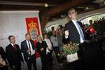 SKIFTEDAG. Søren Pind (V) fik Udenrigsministeriets medarbejdere med på sangen »Well meet again«, da fire nye ministre i dag overtog butikken. 