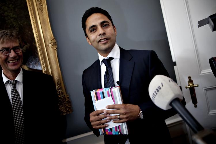 MInister. Manu Sareen har svært ved at forstå, at homoseksuelle ikke kan blie viet i kirken. 