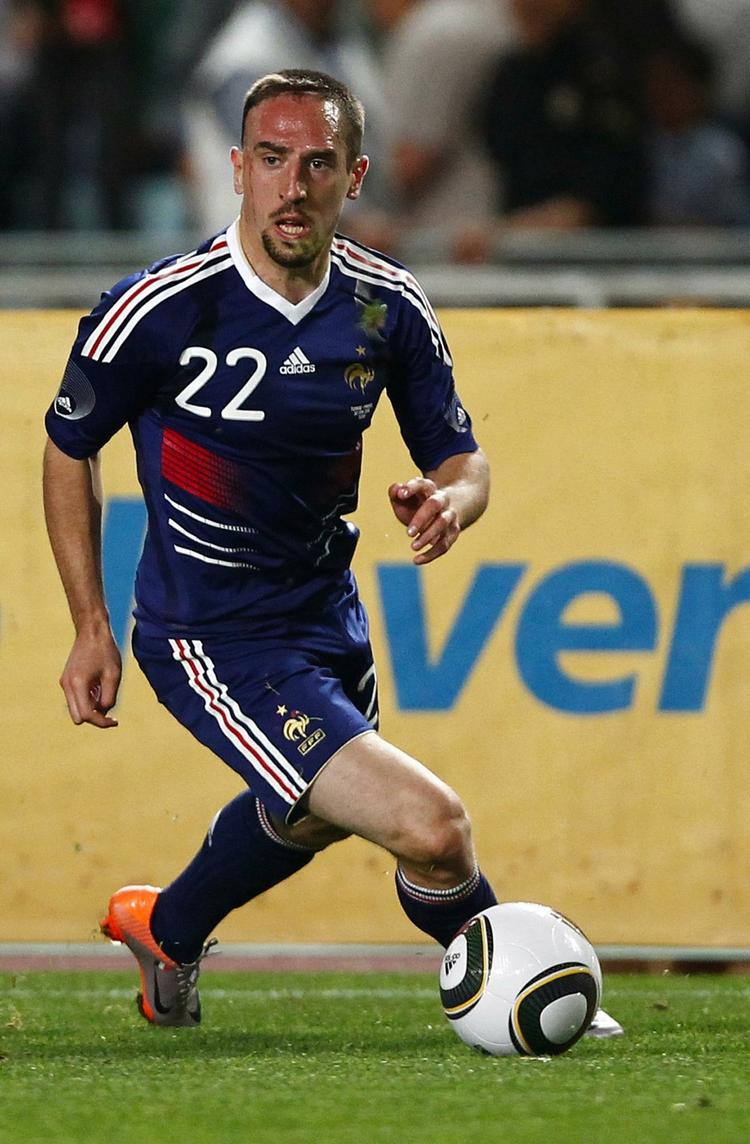 Ude. Franck Ribery har problemer med den ene ankel og kan først spille igen i slutningen af oktober. 