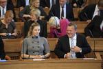 Opposition. Venstres politiske ordfører Ellen Trane Nørby sammen med formand Lars Løkke Rasmussen i folketingssalen under statsministerens åbningstale. 