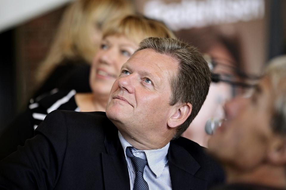Lars Barfoed (K) har været justitsminister siden februar 2010. Han har tidligere været  familie- og forbrugerminister fra 2005-2006 og transportminister fra 2008-2010. Han har siddet i Folketinget for de konservative siden 2001 og blev formand for partiet i marts 2011. 