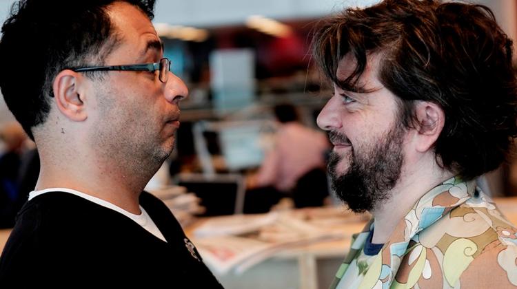 Satire. Omar Marzouk og Anders Lund Madsen gør nyhedsformidlingen på P1 lidt sjovere. 