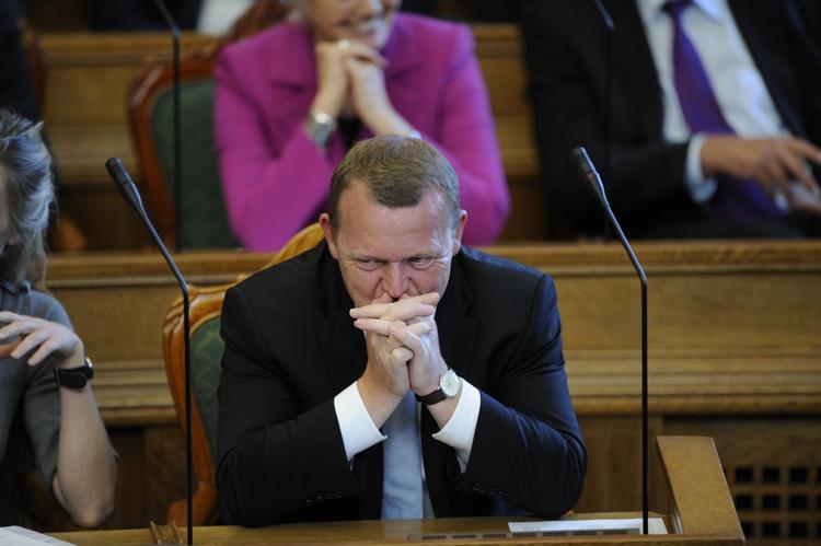 Cyberdebat. Lars Løkke Rasmussen, Søren Pind og flere andre ledende venstre-folk benyttede tiden under Helle Thorning-Schmidts tale til at skrive på Facebook. 