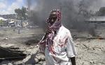blodbad. En kraftig bilbombe skabte kaos i Somalias hovedtad, Mogadishu, i går. Mindst 70 er blevet dræbt og over 50 er blevet såret. 