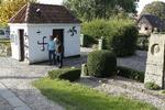 hærværk. I sidste uge blev 86 gravsten overmalet på kirkegården i Mariager, hvor en toiletbygning blev overmalet med hagekors. 