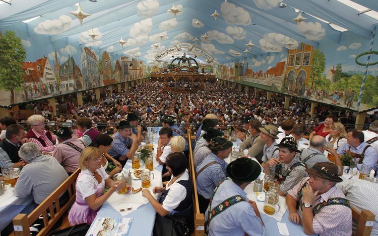 Øl fest og hornmusik er meget dækkende for de 17 dages Oktoberfest, der netop er overstået. 