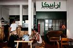 Mokka. Som navnet antyder, byder Arabica ikke mindst på kaffe. Også bønnesuppen tager kegler - opskriften står ejerens mor bag. 