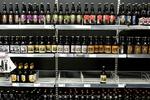 Prisstigning. Danskerne får dyrere specialøl, hvis regeringen hæver afgifterne, mener flere mikrobryggerier. Foto: DALHOFF CASPER 