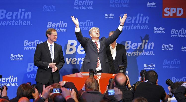 Sejrherre. Berlins socialdemokratiske overborgmester, Klaus Wowereit, på valgnatten 18. september, hvor SPD sikrede sig en snæver valgsejr i delstatsvalget. 