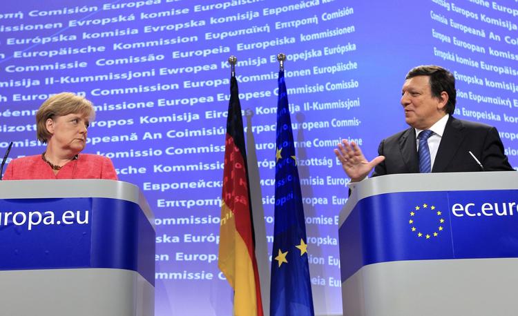 EU. Tysklands kansler Angela Merkel mødtes med EU-komissionens formand Jose-Manuel Barroso i Bruxelles. 