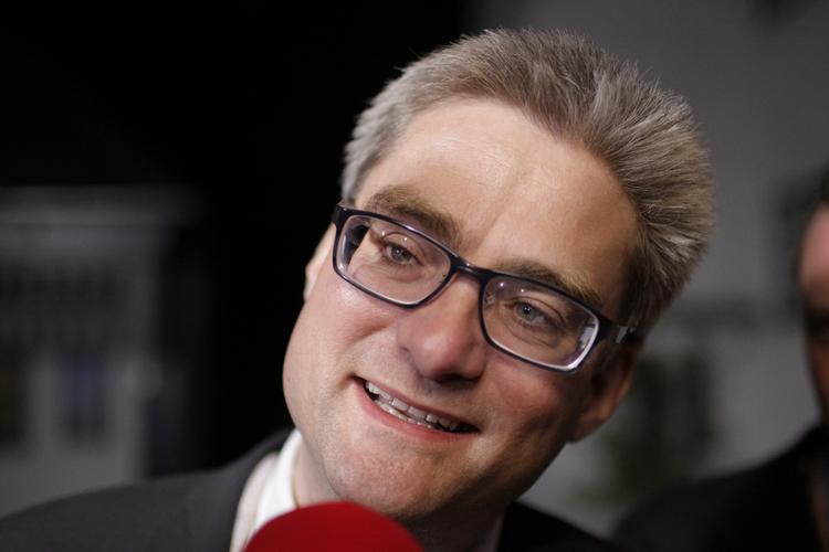 FERIE. Søren pind (V) morer sig over, at Folketinget starter ud med at få ferie, fordi regeringen endnu ikke har lovkataloget på plads. Det forventes færdigt til november. 