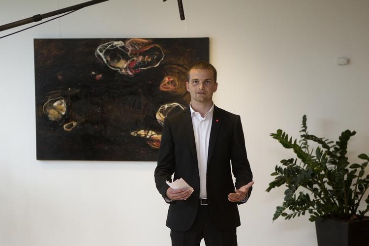 Dobbeltjob. Skatteminister og næstformand i SF. Det er for meget på en og samme tid, mener SF'ere, der vil have Thor Möger Pedersen til at gå af som næstformand. 