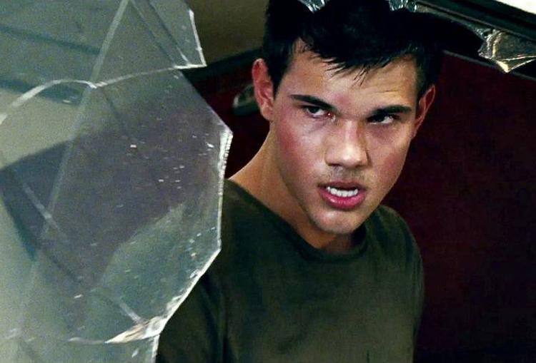 Teenageappel. Taylor Lautner, der er bedst kendt for sin rolle i 'Twilight'-sagaen, kan prale mere af sine hvide tænder end sine skuespilevner. 
