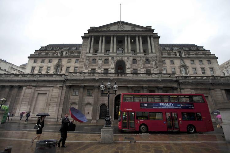 Bank of England har skudt 75 millarder pund i landets banker for at redde dem igennem eurozonens krise. 
