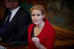 endeMål. Helle Thorning-Schmidt har lagt op til trepartsforhandlinger mellem regeringen og arbejdstagere og arbejdsgivere. Endemålet er at beholde så mange arbejdspladser i Danmark som muligt, men midlerne er de næppe enige om. 