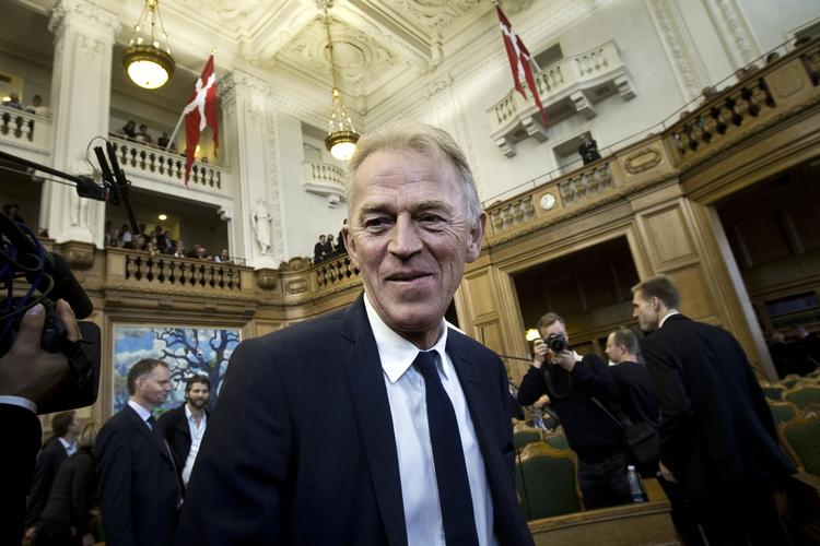 Øretæver. Villy Søvndal og co. får flere øretæver i meningsmåling. 