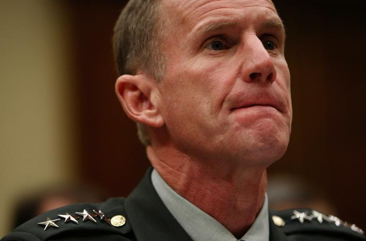 Stanley McChrystal mener, at de internationale styrker i Afghanistan kun har nået halvdelen af deres mål efter ti års krig. 