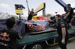 beskadiget. Red Bull-raceren måtte en tur på operationsbordet efter sammenstødet med muren. 