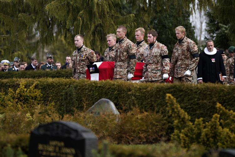 2011: Militærbegravelse af konstabel Samuel Enig fandt sted den 19. januar fra Nørremark Kirke i Vejle med efterfølgende jordfæstelse på Nordre Kirkegård. Samuel Enig var soldat nummer 40, der blev dræbt i Afghanistan. I dag har samlet 42 danske soldater mistet livet under krigen. 