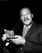 1964: Amerikansk borgerrettighedsforkæmper Dr. Martin Luther King, Jr. 