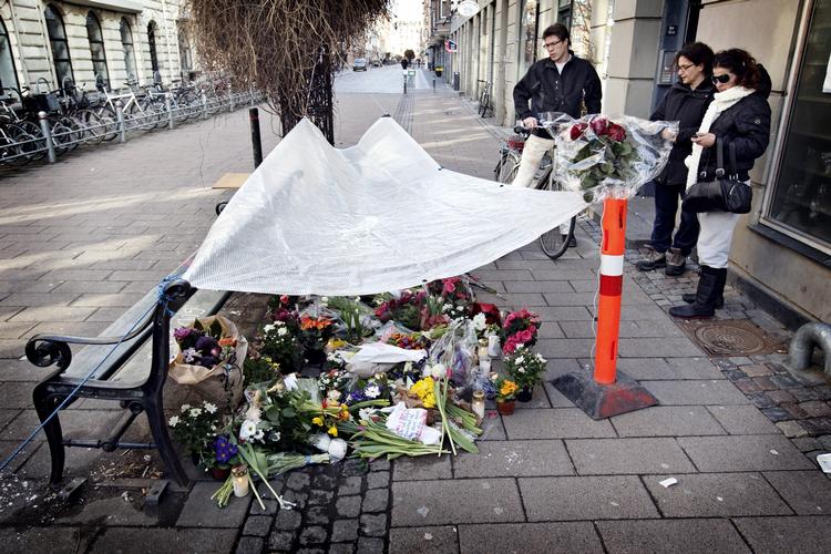 Baghold. Det var i marts, at den 19-årige Zoubir Aoussar blev dræbt af et skud i ryggen på Nørrebro. 