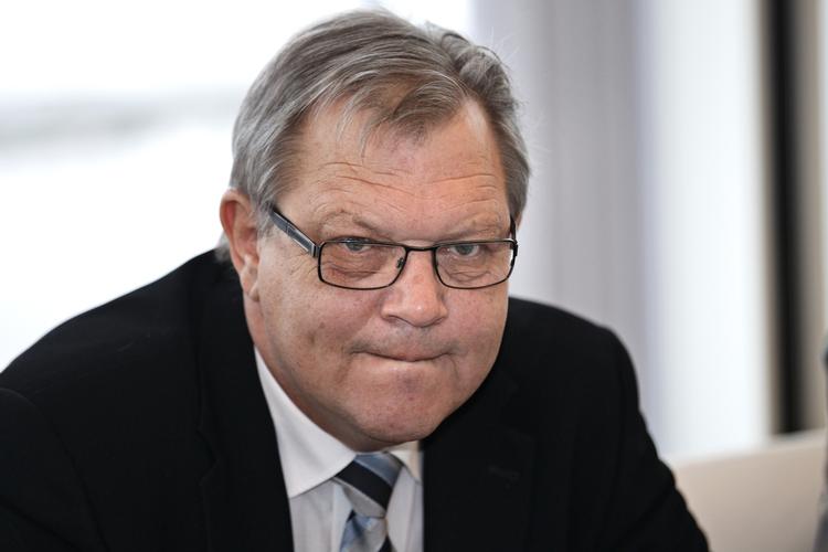 Kritik. Landspolitikerne gør det surt for lokalpolitikerne og nærdemokratiet, mener Kjeld Hansen (S). 