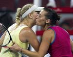tillykke. Lykønskning efter sejren til Flavia Pennetta fra Caroline Wozniacki. 