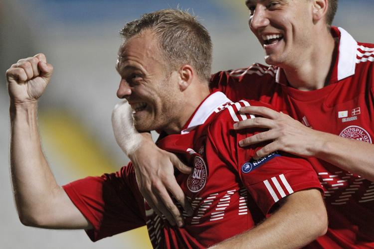 1-0. Det startede godt med Lars Jacobsens mål og yderligere tre danske, menm i sidste ende kom Danmark til at mangle lidt mål inden sidste spillerunde. 