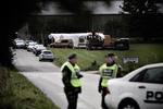 EKSPLOSION. Nogle af beboerne, der i går blev evakueret, har i dag fået lov til at hente personlige ejendele i deres huse. 