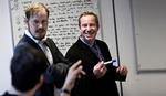 Brainstorm. 'Borgen's manuskriptforfattere er gået med til Politikens eksperiment: Lav virkelighedens regeringsskifte om til tv-dramatik. Så Jeppe Gjervig Gram (tv.), Adam Price (th.) og Jannik Tai Mosholt (siddende) tager en dags pause fra det almindelige manus. 