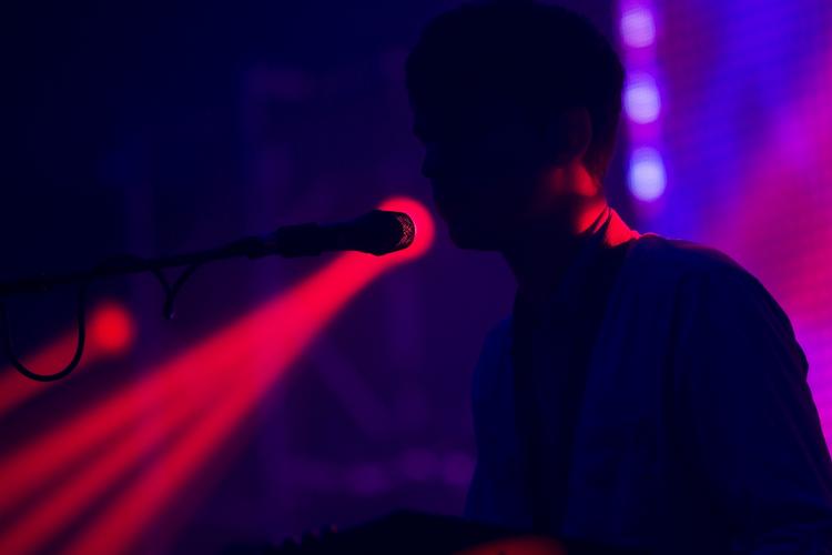 Dæmpet. James Blake arbejder blandt andet sammen med Bon Iver på sit nyeste album, men albummet indeholder også karrierens første fejltrin. 
