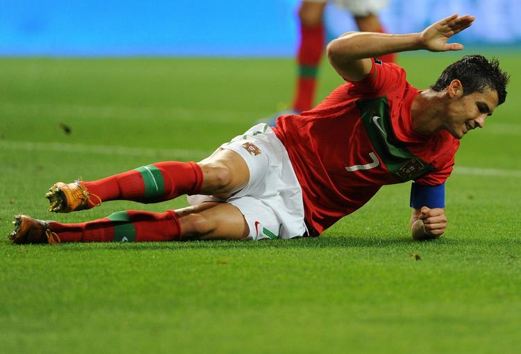 EM-lysten. Ronaldo og co.ærgrede sig over tre islandske mål i fredags. 
