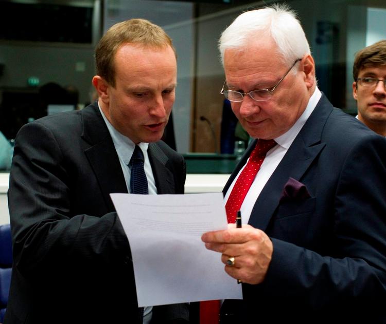 Klar. Martin Lidegaard med den polske formand for klimamødet, Andrzej Krasjewski. 