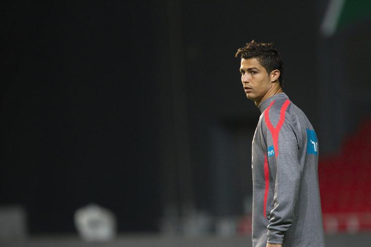 Stjernen. Christiano Ronaldo er spilleren alle taler om og gerne vil tale med. Selv taler han om at en sejr over Danmark, er det eneste portugiserne tænker på. 