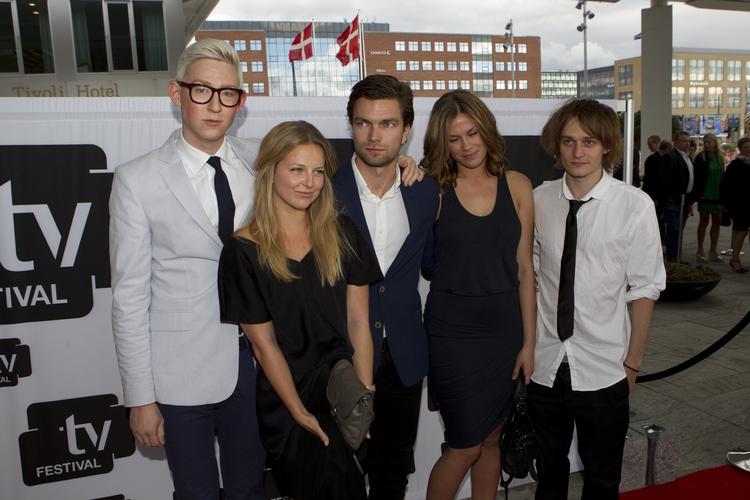 Værtshold. Emil Thorup, Camille Lange, Thomas Skov, Sara Frost og Jacob Ege Hinchely er de nye værter på kanalen DR Mama. 