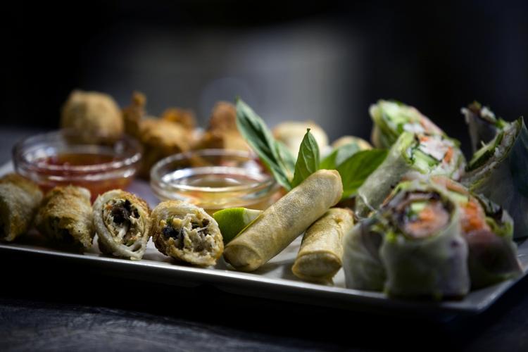 Knopskydning. Lê Lê rykker nu helt ind til centrum og åbner ny restaurant og take away, der koncentrerer sig om mad fra gadekøkkenet. 