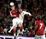 UDELUKKET. I sine første tre kampe mod Portugal har Nicklas Bendtner spillet over for Ricardo Carvalho, men Real Madrid-spilleren er udelukket fra landsholdet, fordi han forlod lejren inden kampen mod Cypern, fordi han ikke skulle starte inde. 