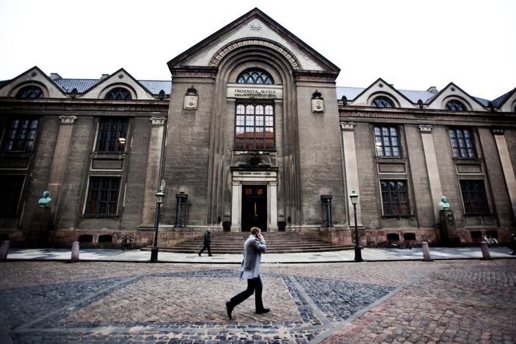 fondspenge. Det kan skabe stor debat, når filantropiske fonde betaler for offentlige opgaver. Det måtte Novo Nordisk Fonden sande sidste år, da den gav 885 mio. kroner til et nyt forskningscenter på Københavns Universitet. 