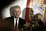 Minister. Villy Søvndal (SF) overtog i sidste uge jobbet som udenrigsminister. Men SF's første regeringsdeltagelse har kostet dyrt, mener en tidligere socialdemokratisk minister. 