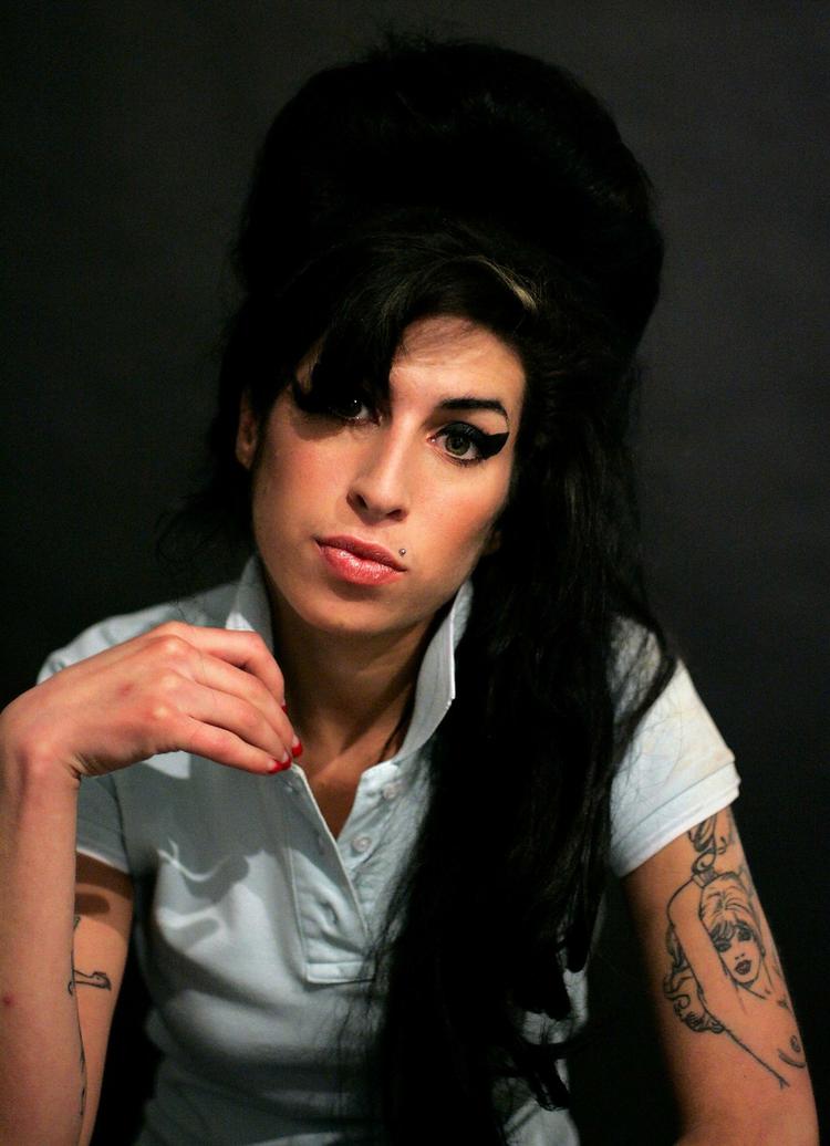 Selvhjælp. Mitch Winehouses bog er primært rettet mod Amys fans, men også mod forældre, der har mistet deres barn. 