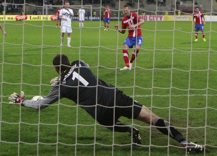 Øjeblikket. Nemanja Vidic' forsøg fra 11-meterpletten blev snuppet i det 64. minut af målmand Samir Handanovic. 